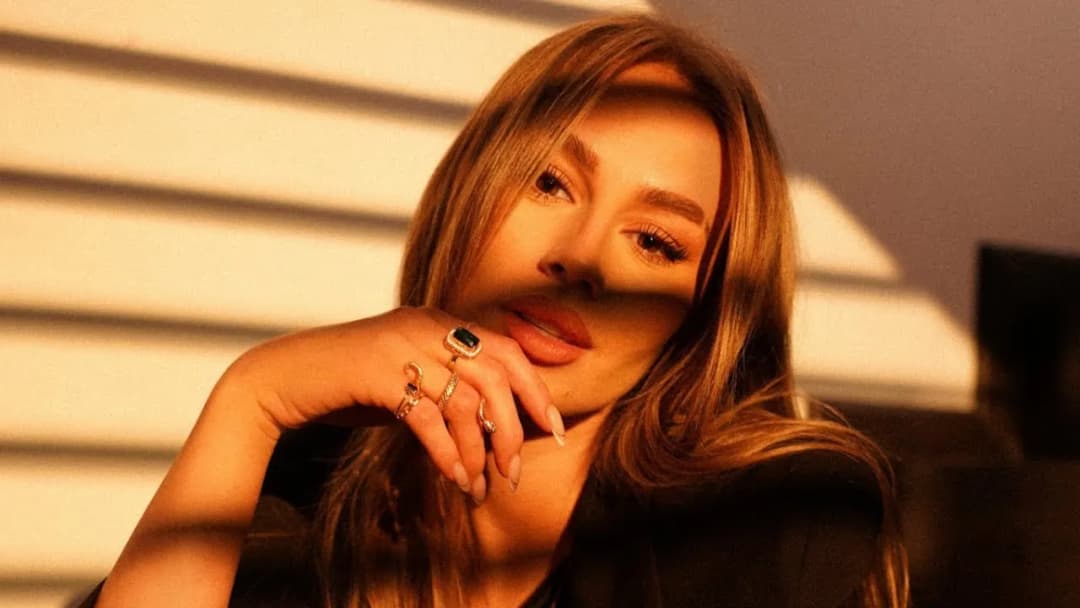 Tekst i tłumaczenie piosenki Honey - wszystko co musisz wiedzieć o utworze