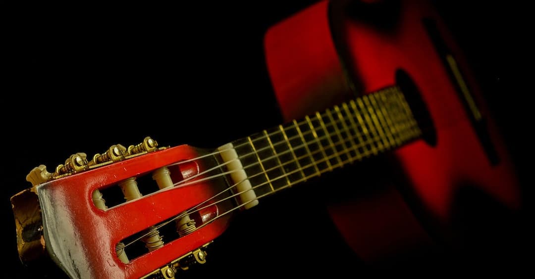 Budowa i strojenie gitary klasycznej - poradnik dla początkujących