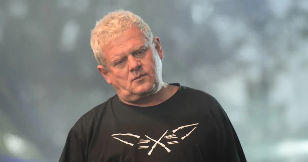 Kazik rozbawił fanów nagraniem z miejsca sprzed lat.