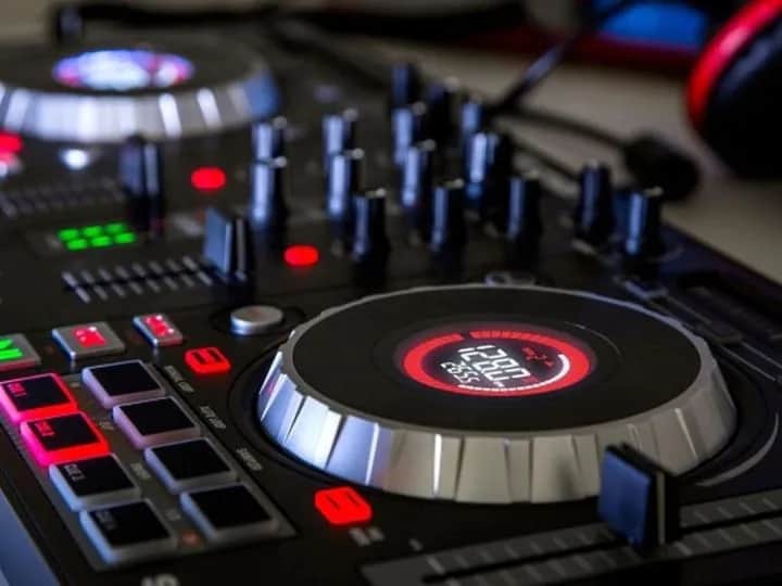 Jaka konsola dj na początek? poradnik dla początkujących bez błędów