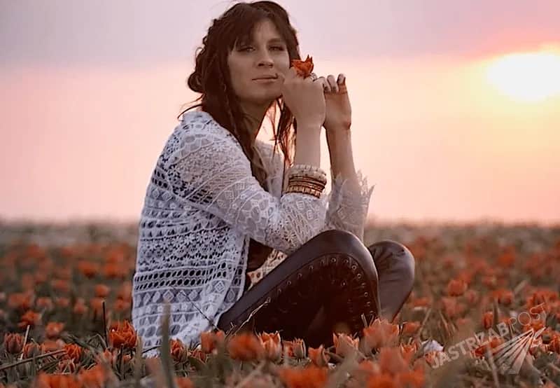 Tekst piosenki Sylwia Grzeszczak Kiedy tylko spojrzę: historia przeboju