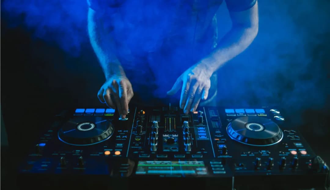 Ile naprawdę kosztuje sprzęt DJ? Porównanie cen i porady dla każdego budżetu
