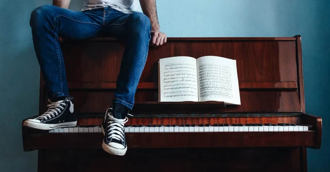 Teksty piosenek Sylwii Grzeszczak - Analiza "Bajka" i "Nowy Ty, Nowa Ja"